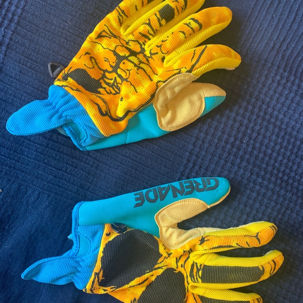Grenade snowboard gloves